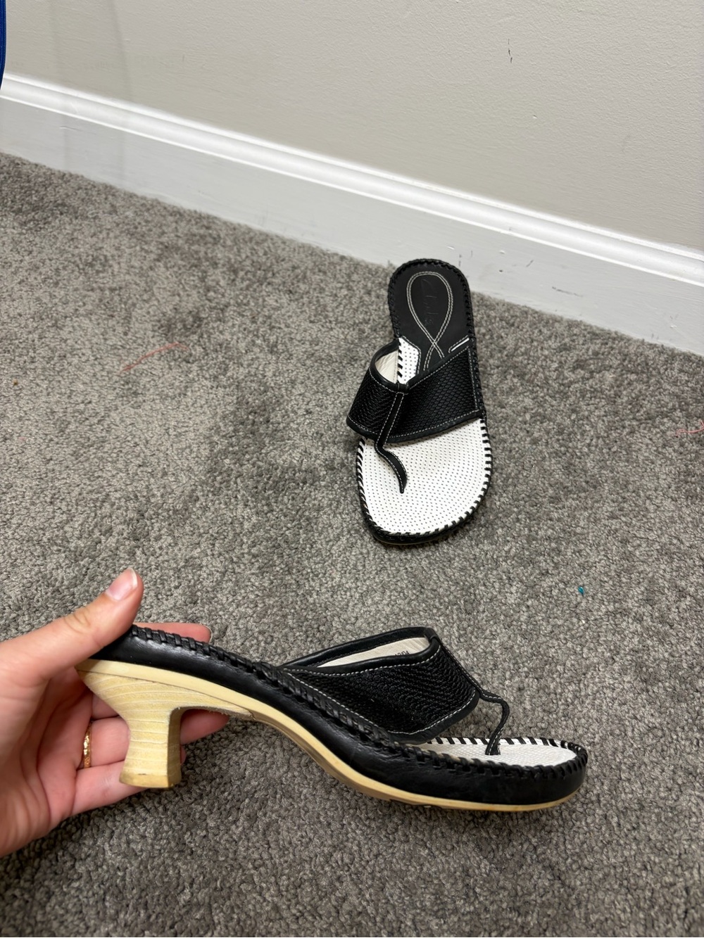 Y2K vintage Clark’s black and white flip-flop kitten heels low